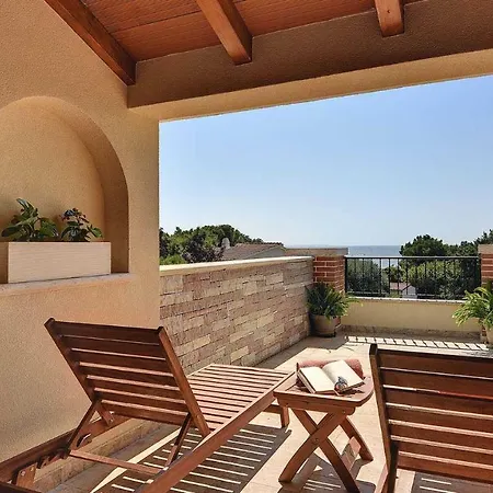 Villa Modern Poolside In *