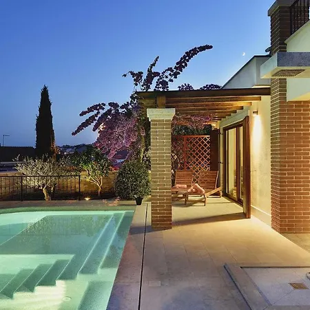Modern Poolside In * 프레멘투라