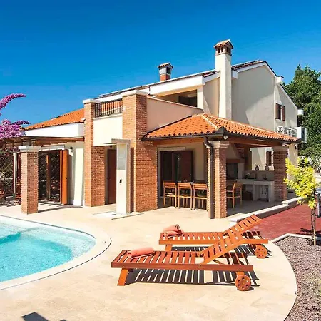 Villa Modern Poolside In